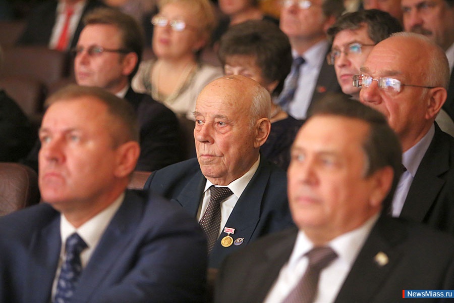    .      ,  90-       ,    