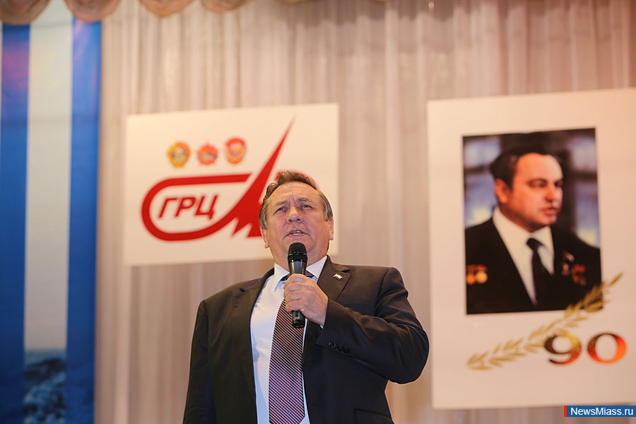    .      ,  90-       ,    