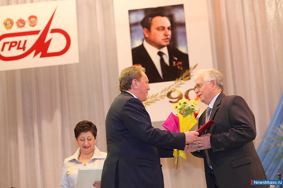    .      ,  90-       ,    