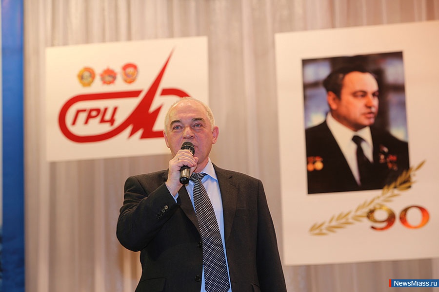    .      ,  90-       ,    