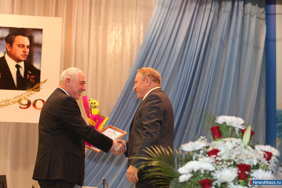    .      ,  90-       ,    