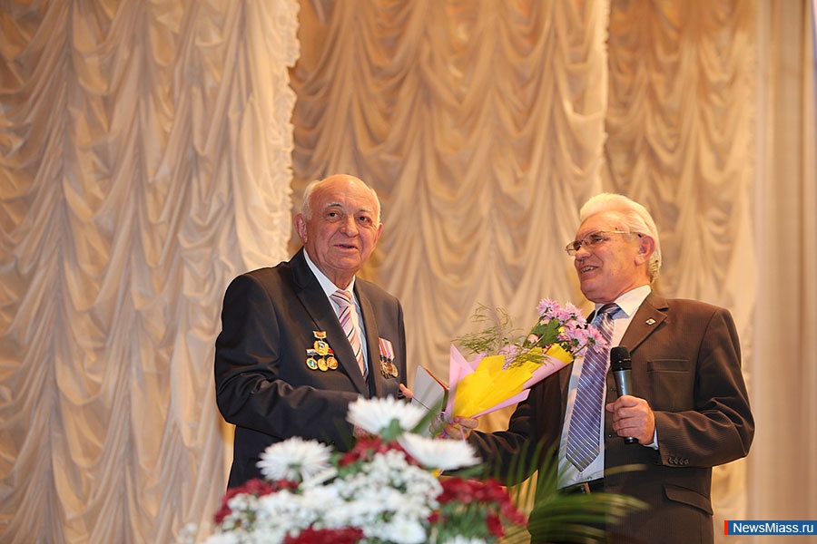    .      ,  90-       ,    