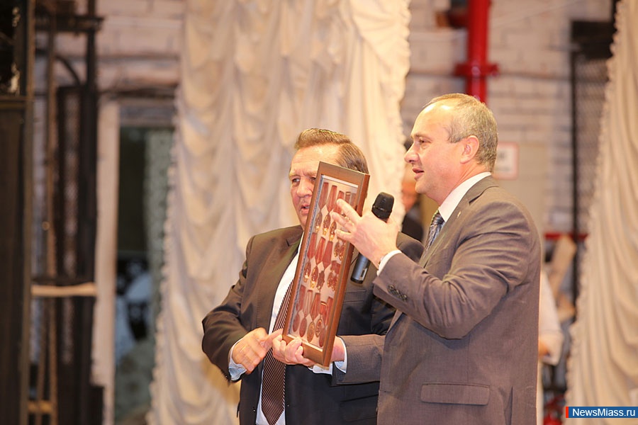    .      ,  90-       ,    