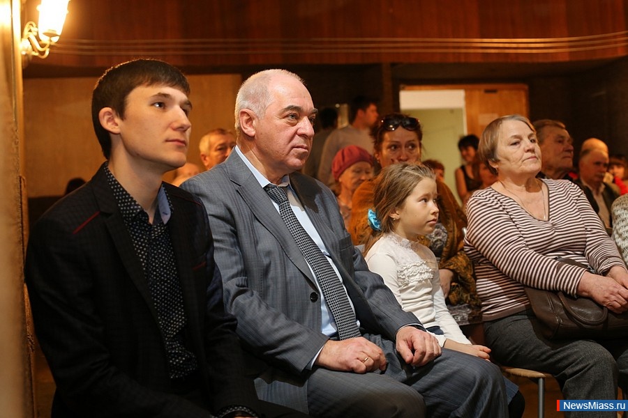 ��������� ������� ��������� ������. 450 ��������� �����, ������� � ������, ��� ������� �������� ������ "70 ��� ������ � ������� ������������� �����"