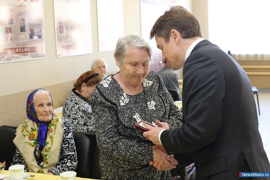 ��������� ������� ��������� ������. 450 ��������� �����, ������� � ������, ��� ������� �������� ������ "70 ��� ������ � ������� ������������� �����"