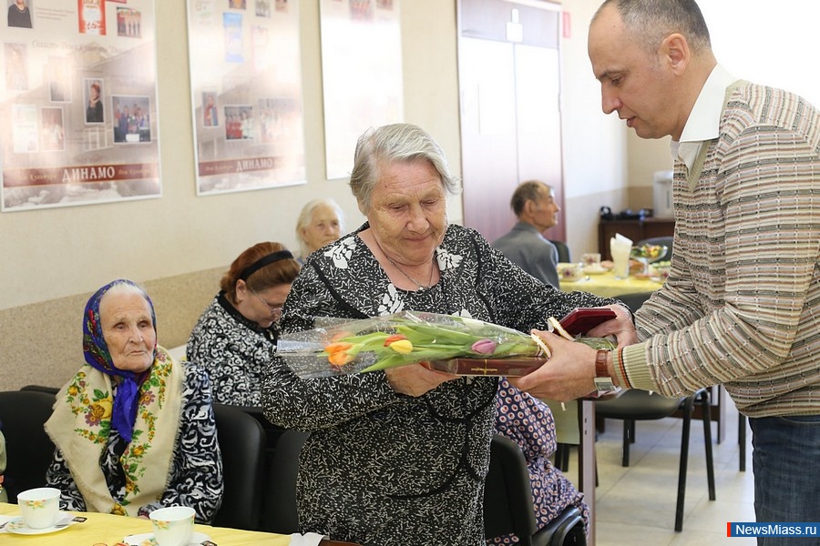 ��������� ������� ��������� ������. 450 ��������� �����, ������� � ������, ��� ������� �������� ������ "70 ��� ������ � ������� ������������� �����"