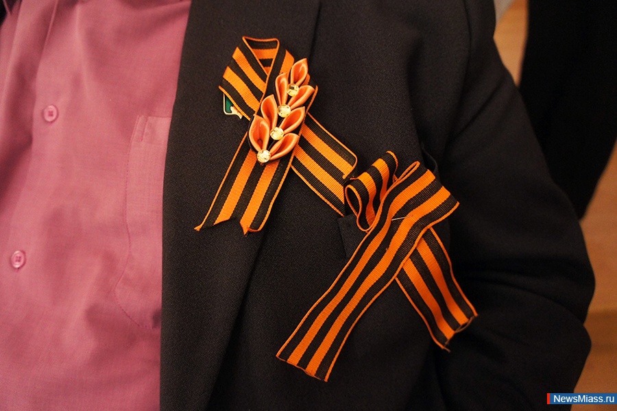 Георгиевская лента на рубашке фото