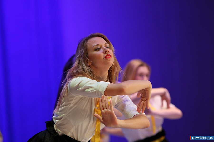  .       -  "  - 2015"