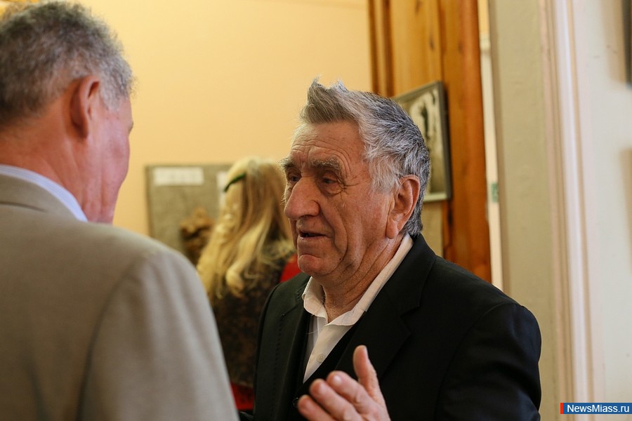  ,   .  -        100-