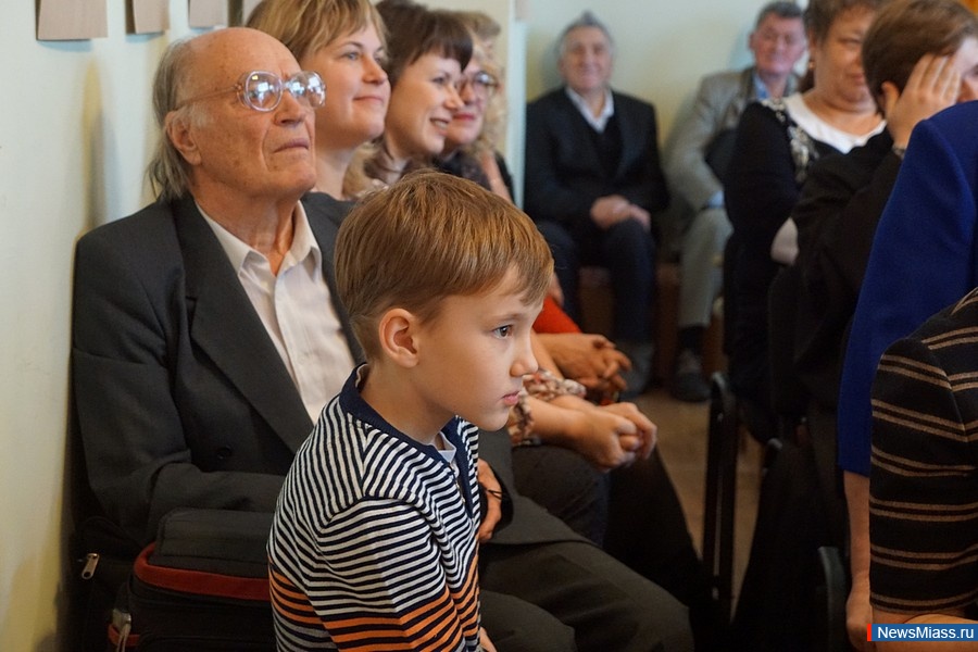  ,   .  -        100-