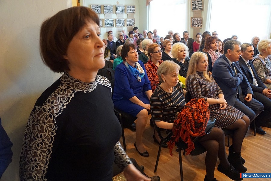  ,   .  -        100-