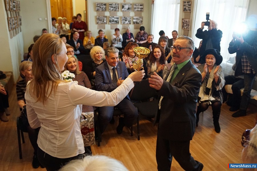  ,   .  -        100-