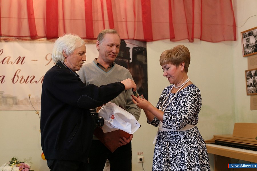  ,   .  -        100-