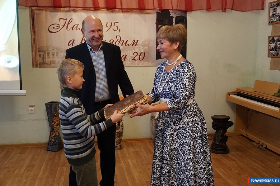  ,   .  -        100-