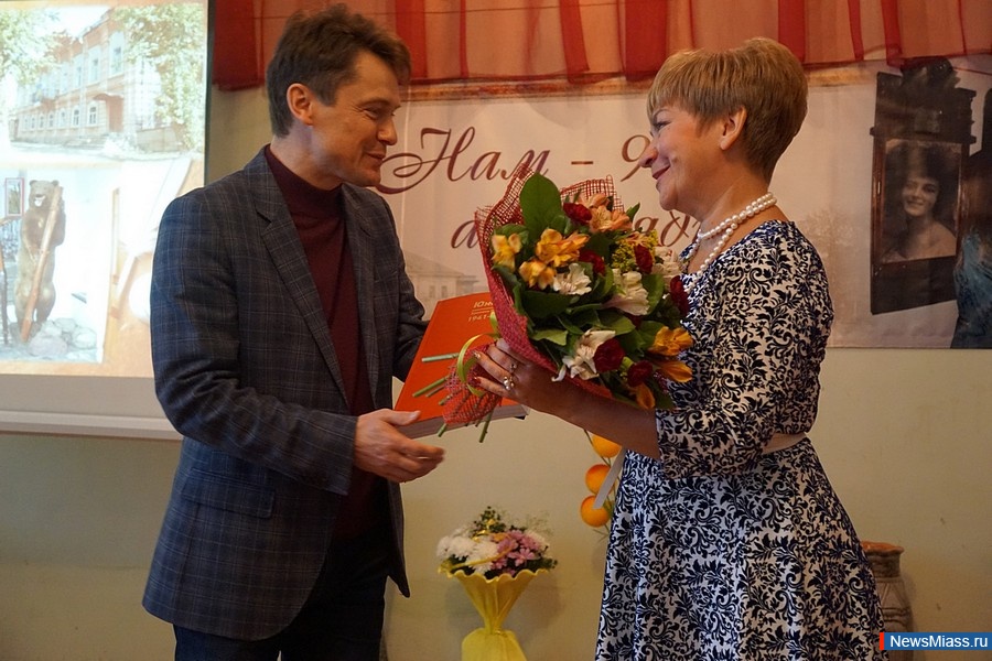  ,   .  -        100-