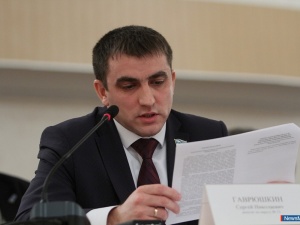 Из двух зол выбрали меньшее Из двух зол выбрали меньшее