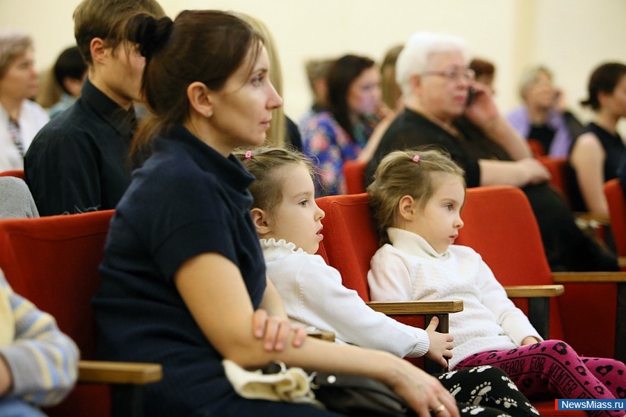 ������ ��� ������. � �������� �������� ��������� � �������� ��������� ������� � 100-����� ����������� �������� ����������� ������� ����������� ���������