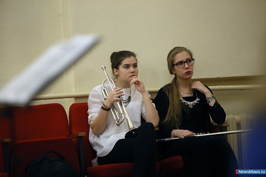 ������ ��� ������. � �������� �������� ��������� � �������� ��������� ������� � 100-����� ����������� �������� ����������� ������� ����������� ���������