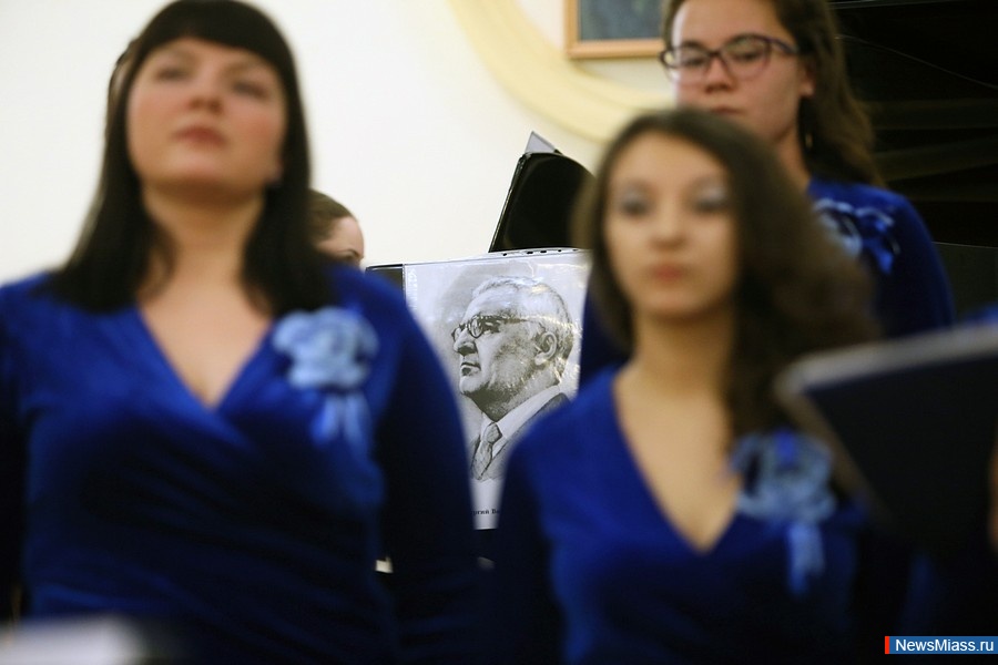 ������ ��� ������. � �������� �������� ��������� � �������� ��������� ������� � 100-����� ����������� �������� ����������� ������� ����������� ���������