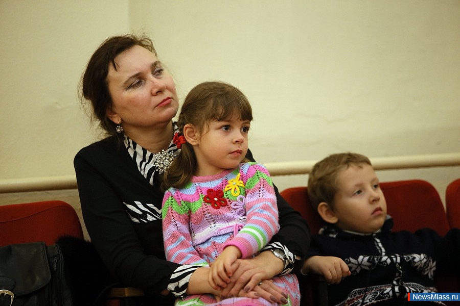 ������ ��� ������. � �������� �������� ��������� � �������� ��������� ������� � 100-����� ����������� �������� ����������� ������� ����������� ���������