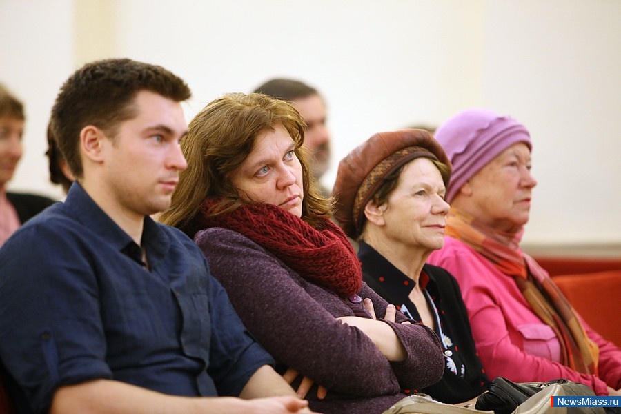 ������ ��� ������. � �������� �������� ��������� � �������� ��������� ������� � 100-����� ����������� �������� ����������� ������� ����������� ���������