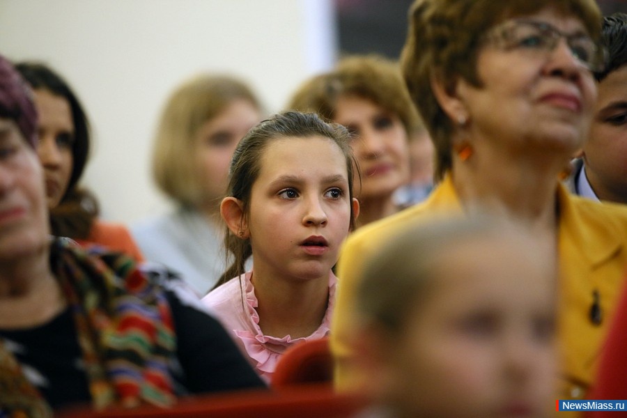 ������ ��� ������. � �������� �������� ��������� � �������� ��������� ������� � 100-����� ����������� �������� ����������� ������� ����������� ���������