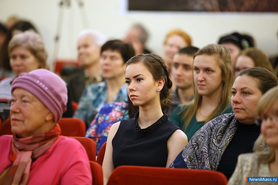 ������ ��� ������. � �������� �������� ��������� � �������� ��������� ������� � 100-����� ����������� �������� ����������� ������� ����������� ���������