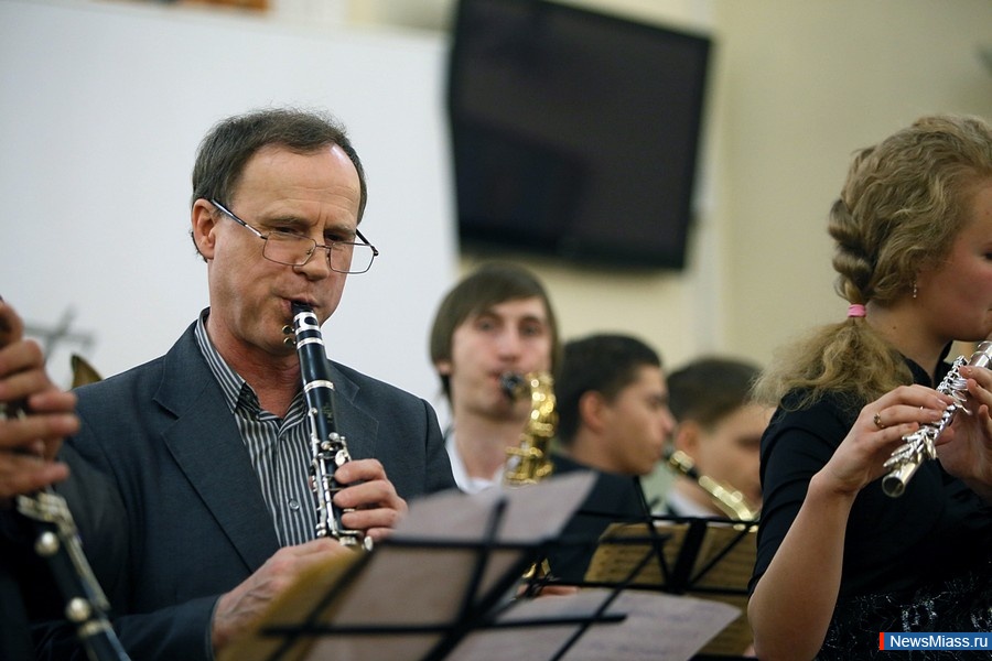 ������ ��� ������. � �������� �������� ��������� � �������� ��������� ������� � 100-����� ����������� �������� ����������� ������� ����������� ���������