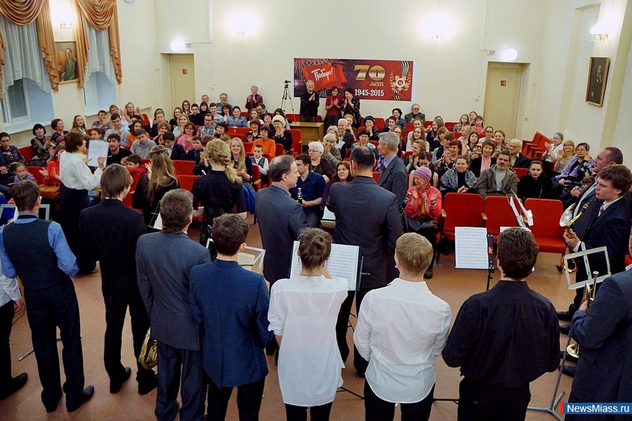 ������ ��� ������. � �������� �������� ��������� � �������� ��������� ������� � 100-����� ����������� �������� ����������� ������� ����������� ���������