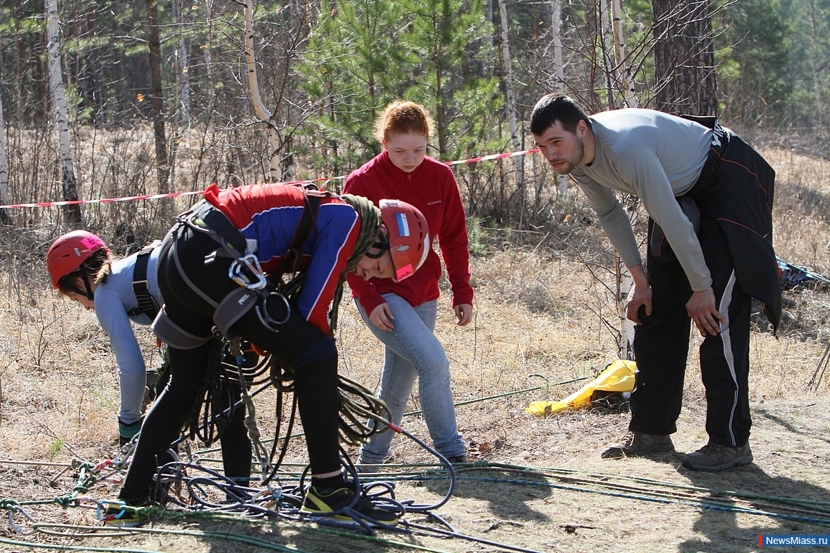 "-2016".           " - 2016"