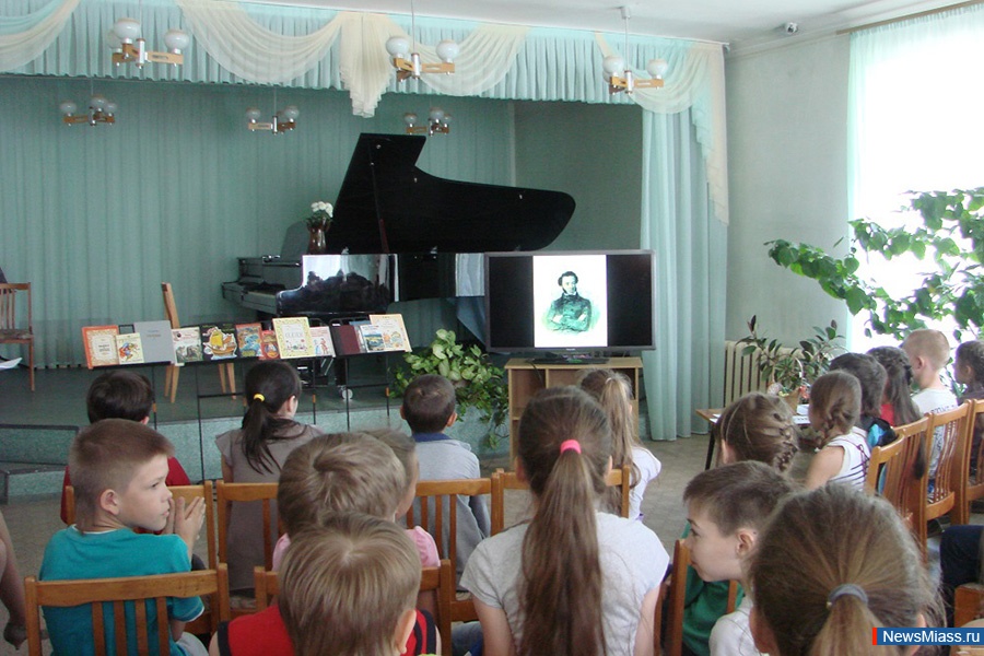 Квест игра по пушкину. Фотография игровой программы с детьми день Пушкина 20 11 года.