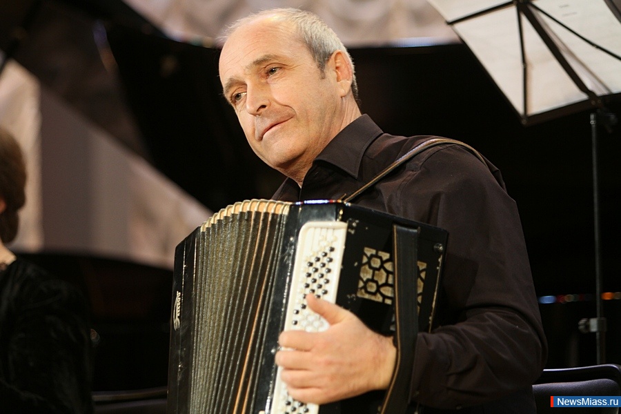   .    ""  ,  80-       -  