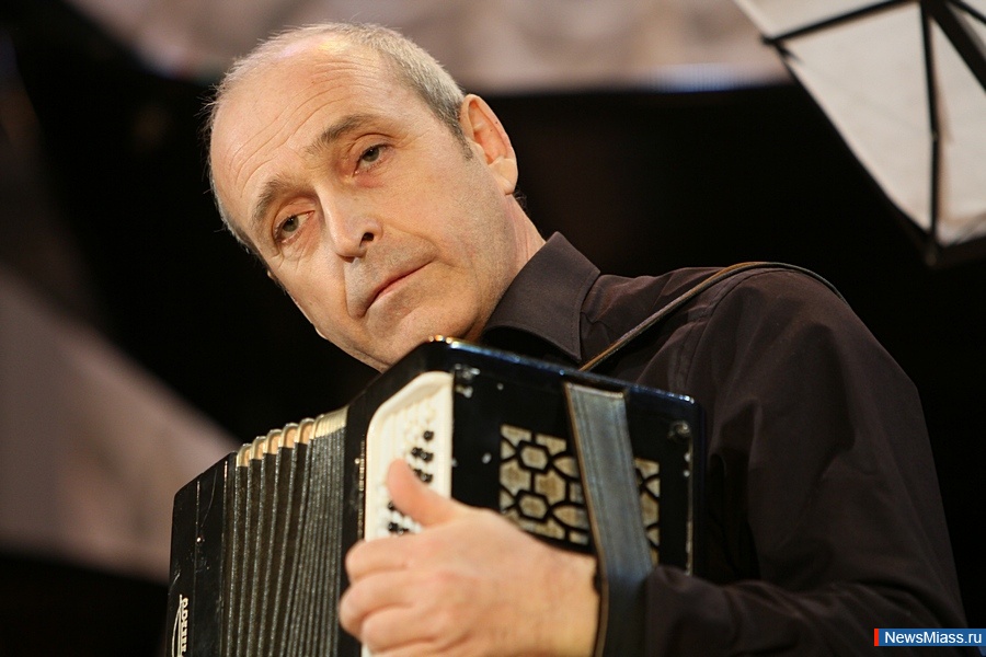   .    ""  ,  80-       -  