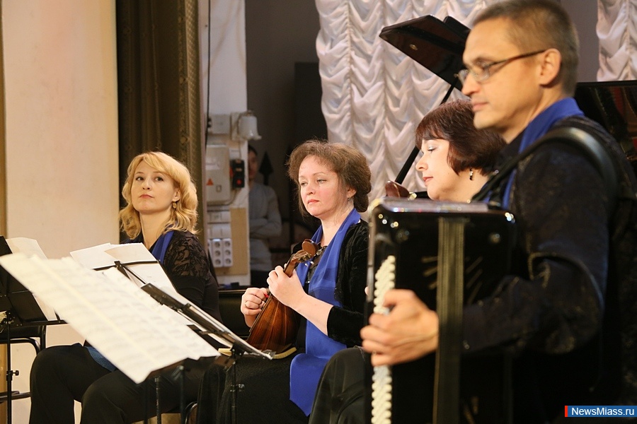   .    ""  ,  80-       -  