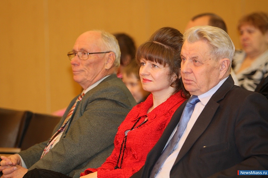   .    ""  ,  80-       -  