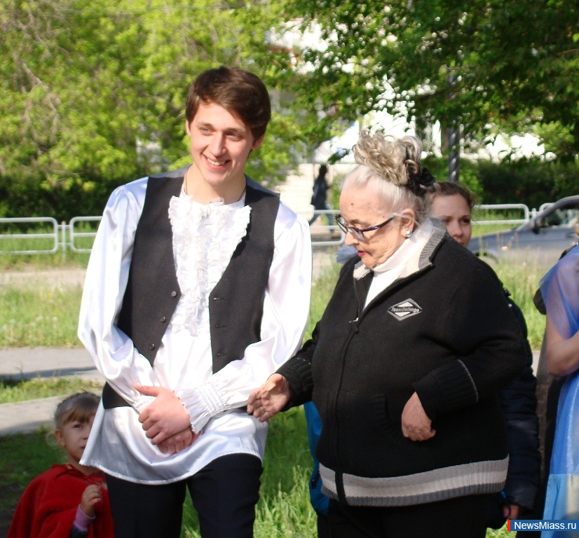    .  ,    ,     ,    9 