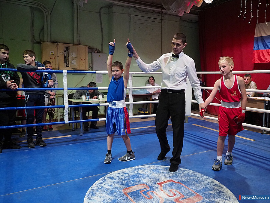 New boxing. Анатолий Миасс бокс. Анатолий Пустуев бокс. Георгий Зотов Миасс бокс. Тренер по боксу Миасс.