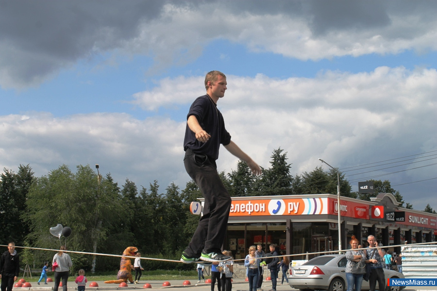 , , .       "M-FEST"