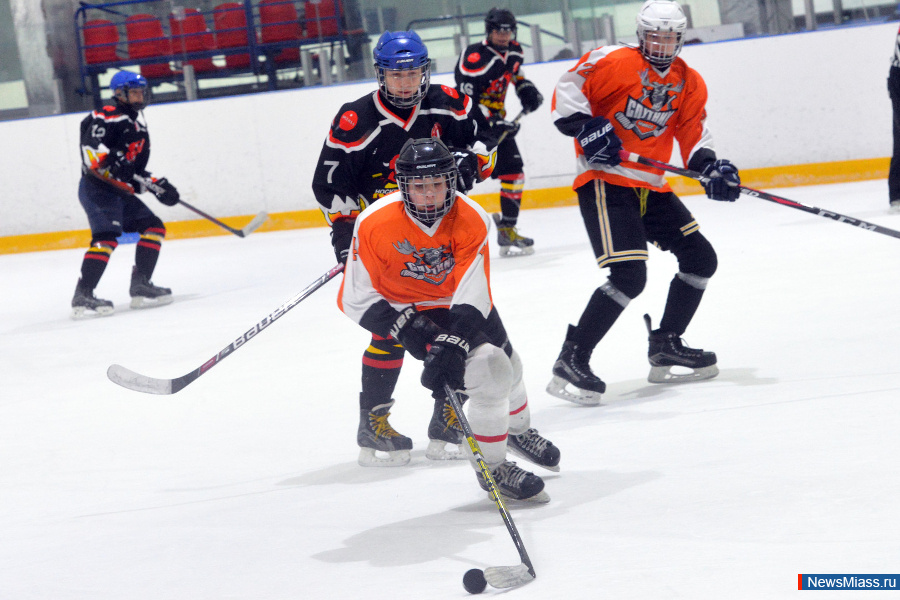 хоккей тренировка. играть в хоккей в москве. фсо хоккей москвы. игра хоккей омзэт. зимние виды спорта хоккей.