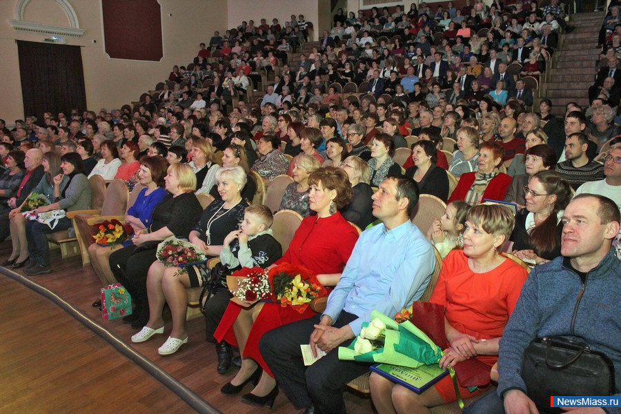  ,      .   8     ""   " "