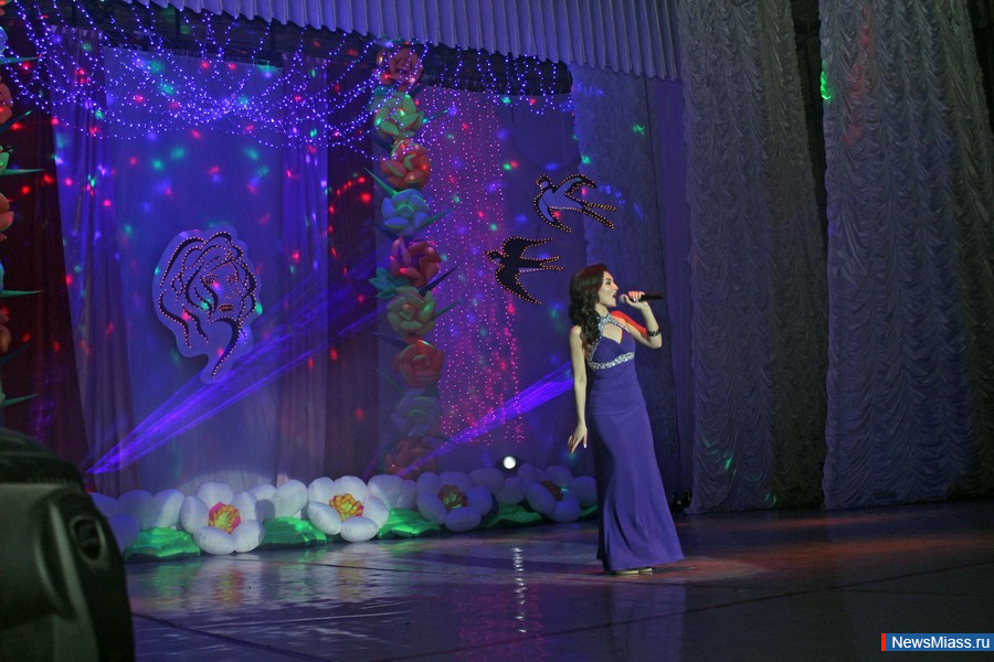  ,      .   8     ""   " "