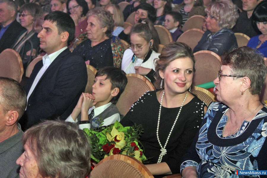  ,      .   8     ""   " "