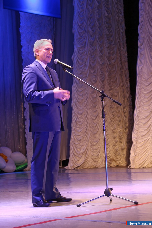  ,      .   8     ""   " "