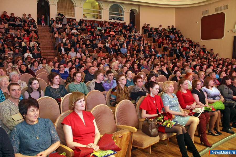  ,      .   8     ""   " "