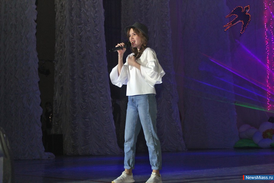  ,      .   8     ""   " "