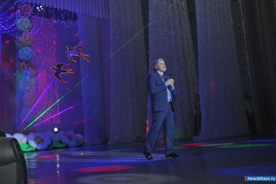  ,      .   8     ""   " "