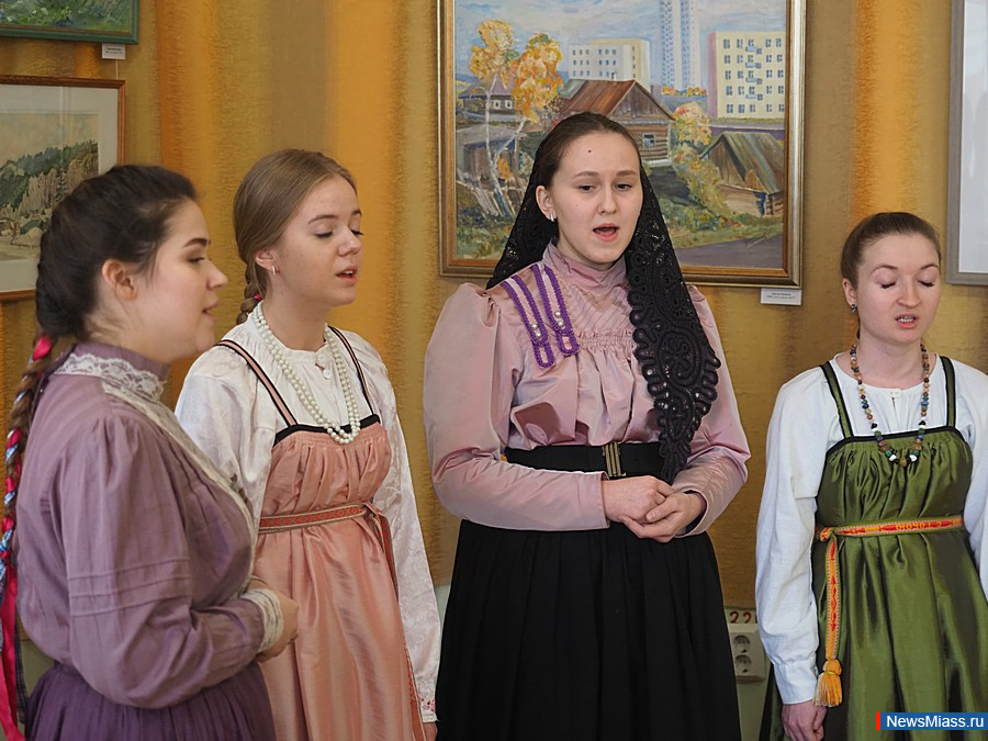      :    .       .     -    