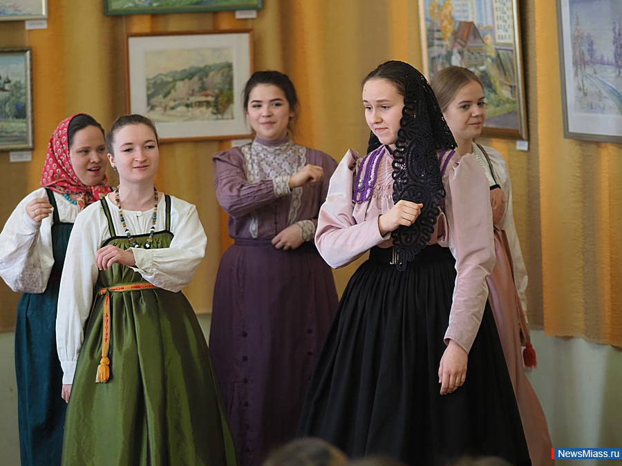      :    .       .     -    