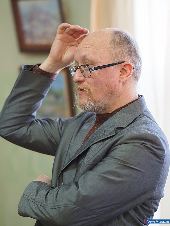      :    .       .     -    