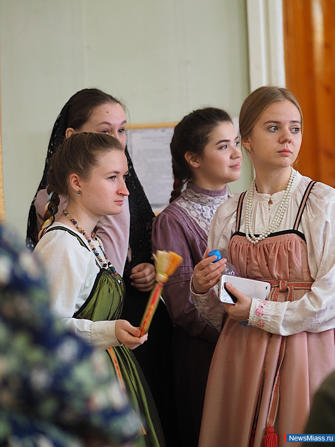      :    .       .     -    